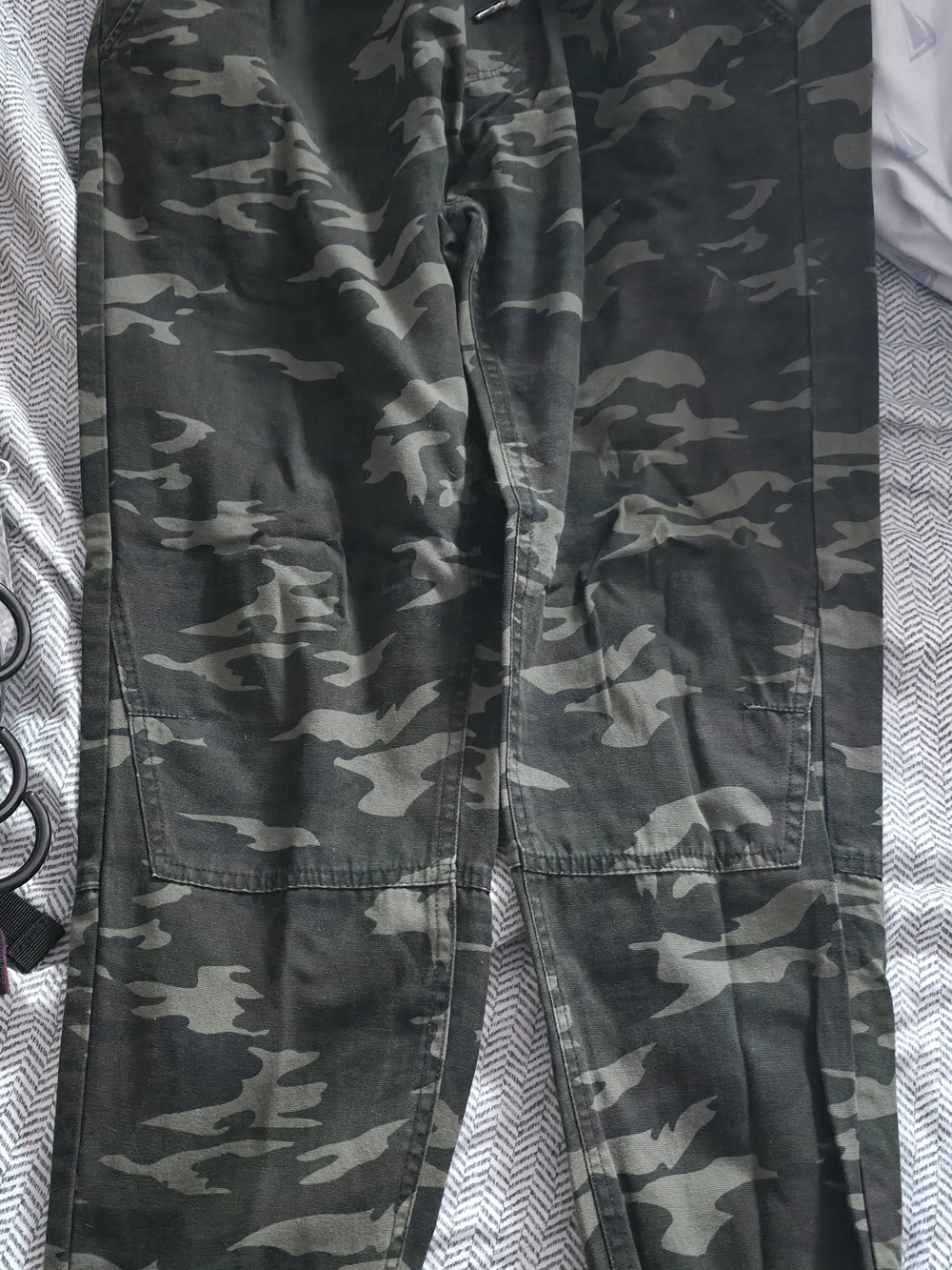 Men's Camouflage Cargo Pants - Dark Green Camo